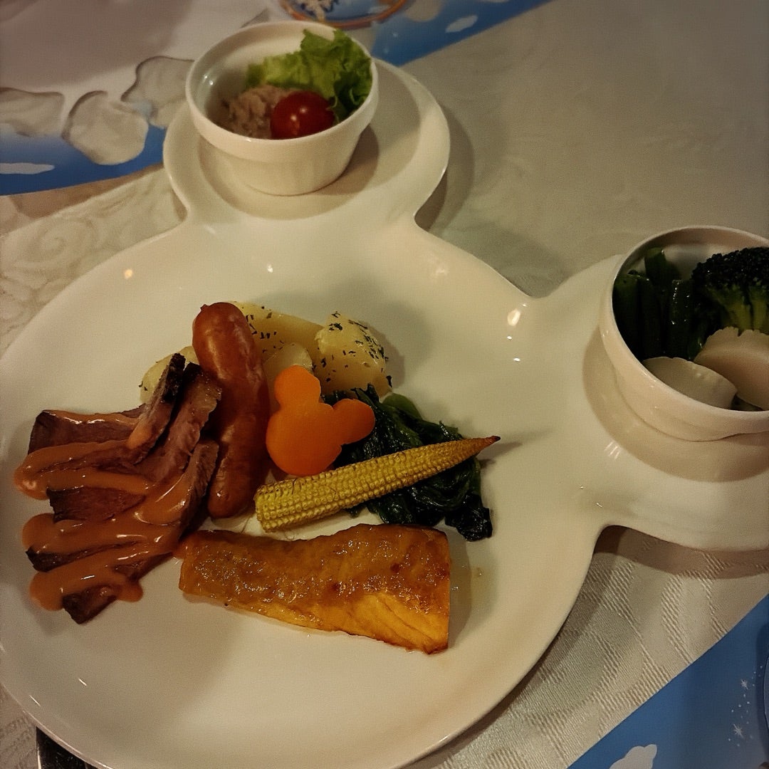 Children's meal at Blue Bayou Restaurant